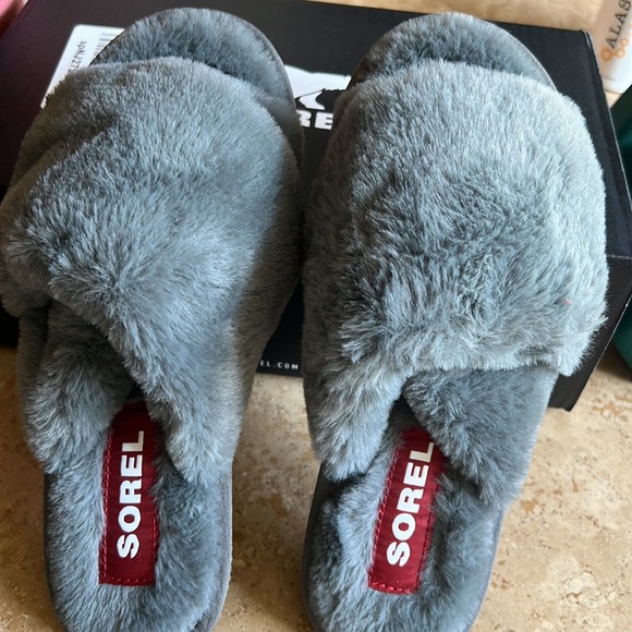 New❤️Sorel Slippers - Picture 2 of 4